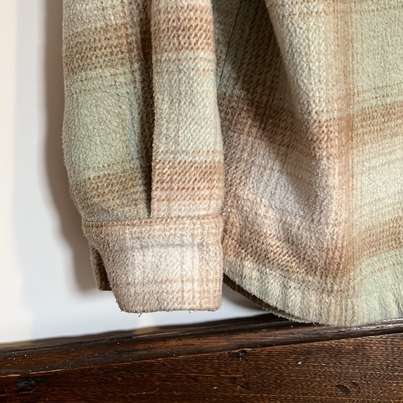 Ladies plaid shacket - Picture 4 of 5